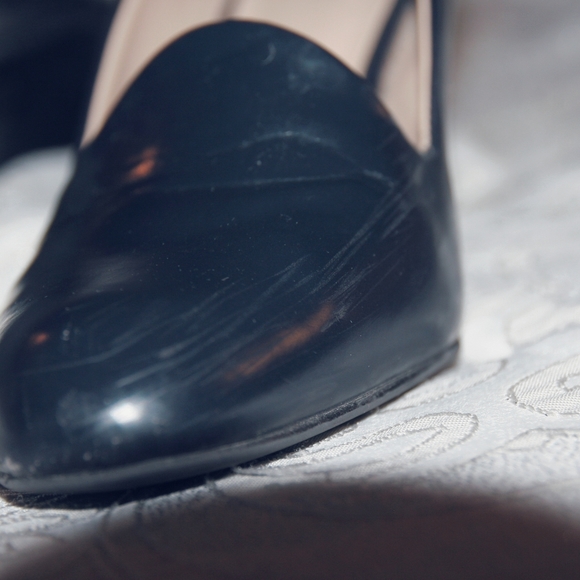 Ann Marino by Bettye Muller dark BLUE heels - Picture 7 of 8